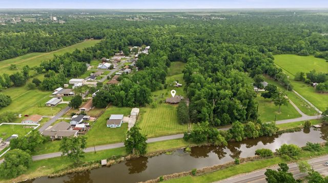 4305 Bayouside Dr, Houma, LA 70363
