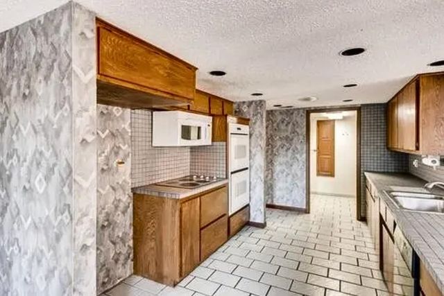 2706 S Surrey Drive, Carrollton, TX 75006