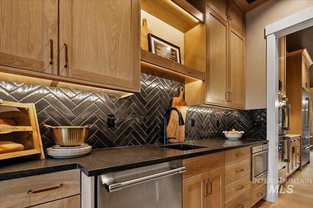 7017 N Cairnhill Way, Eagle, ID 83616