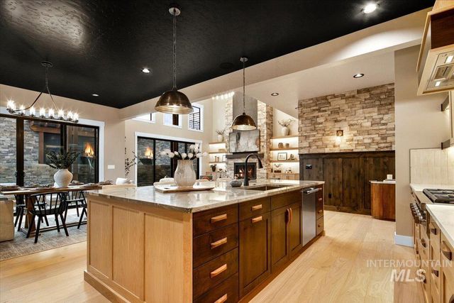 7017 N Cairnhill Way, Eagle, ID 83616