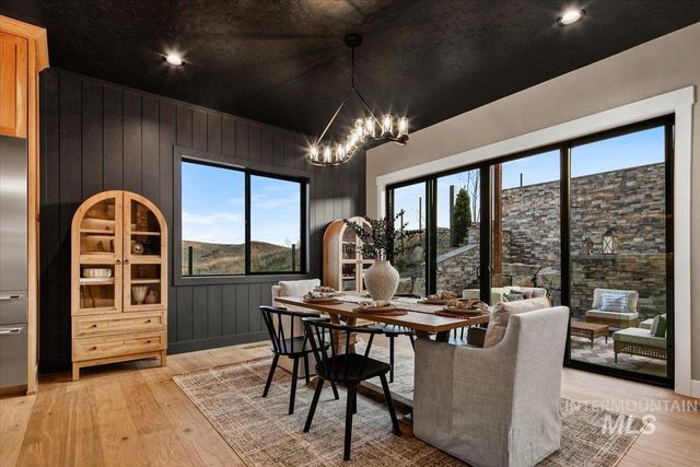 7017 N Cairnhill Way, Eagle, ID 83616