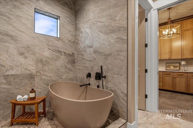 7017 N Cairnhill Way, Eagle, ID 83616