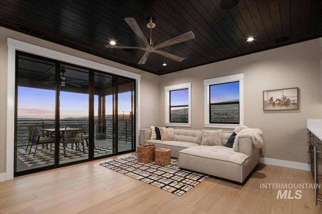 7017 N Cairnhill Way, Eagle, ID 83616