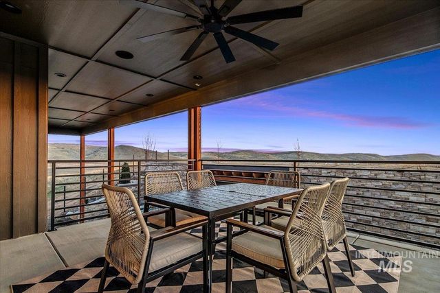 7017 N Cairnhill Way, Eagle, ID 83616