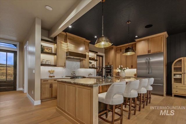 7017 N Cairnhill Way, Eagle, ID 83616