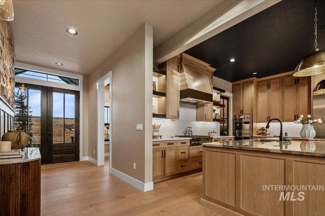 7017 N Cairnhill Way, Eagle, ID 83616