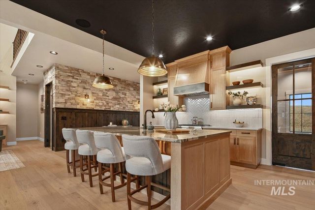 7017 N Cairnhill Way, Eagle, ID 83616