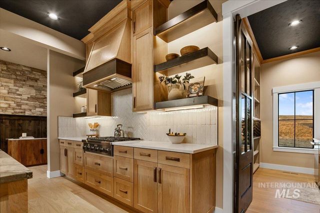 7017 N Cairnhill Way, Eagle, ID 83616