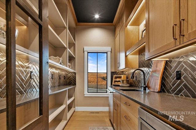 7017 N Cairnhill Way, Eagle, ID 83616