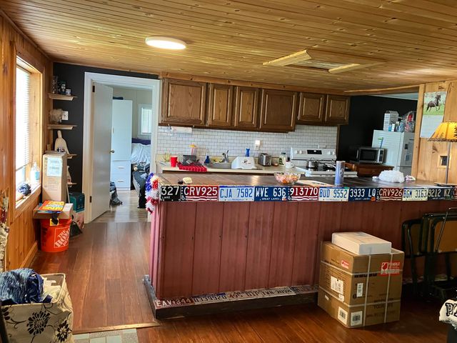 2898 Lakeshore Drive, Gladwin, MI 48624