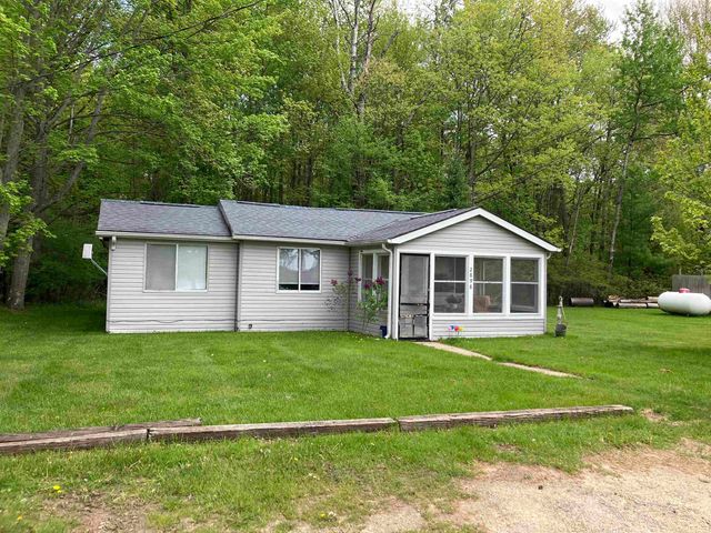 2898 Lakeshore Drive, Gladwin, MI 48624