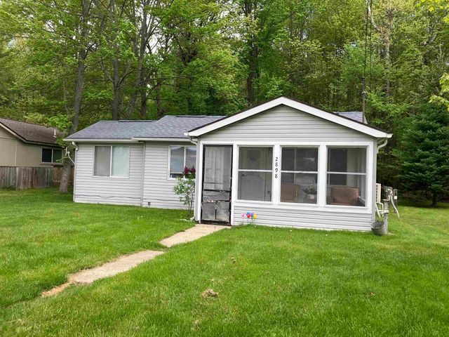 2898 Lakeshore Drive, Gladwin, MI 48624