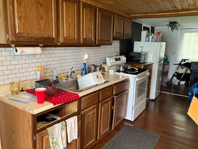 2898 Lakeshore Drive, Gladwin, MI 48624