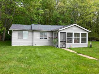2898 Lakeshore Drive, Gladwin, MI 48624