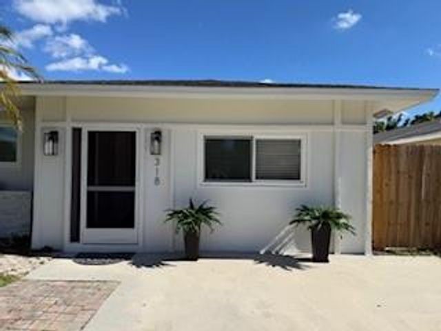 318 SW 34th Terrace, Deerfield Beach, FL 33442