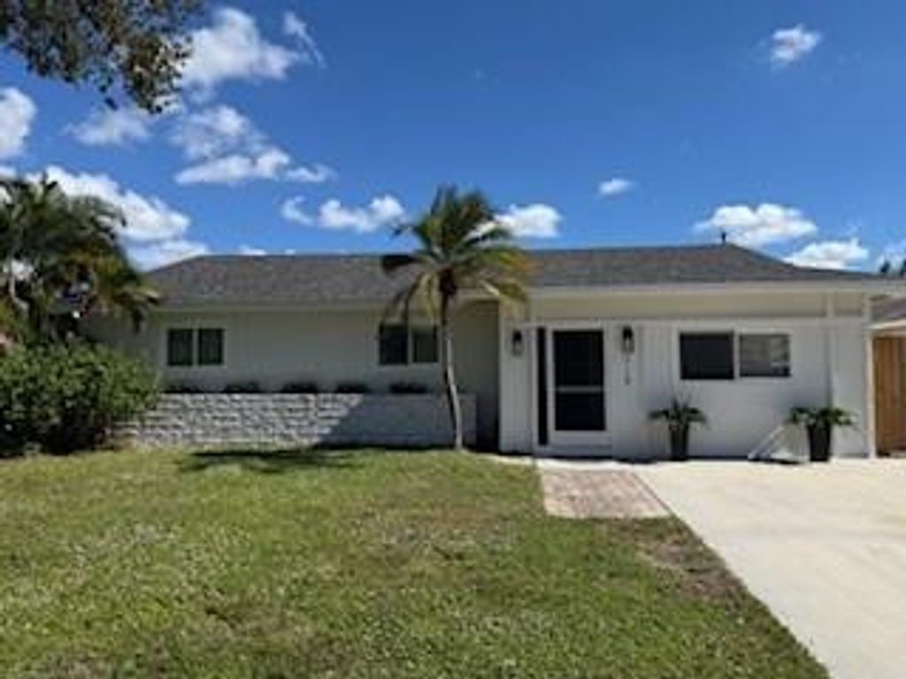 318 SW 34th Terrace, Deerfield Beach, FL 33442