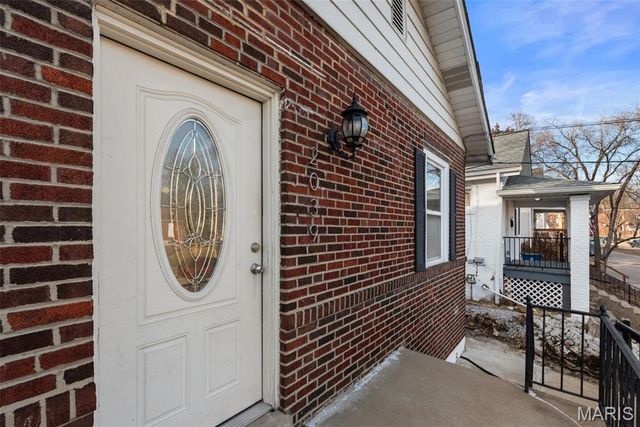 2039 Yale Avenue, Maplewood, MO 63143