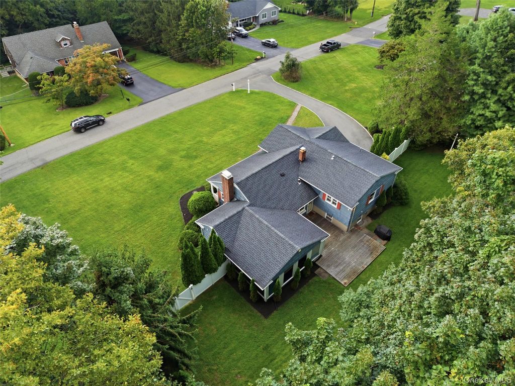 4 Honey Lane W, Miller Place, NY 11764 — photo 5