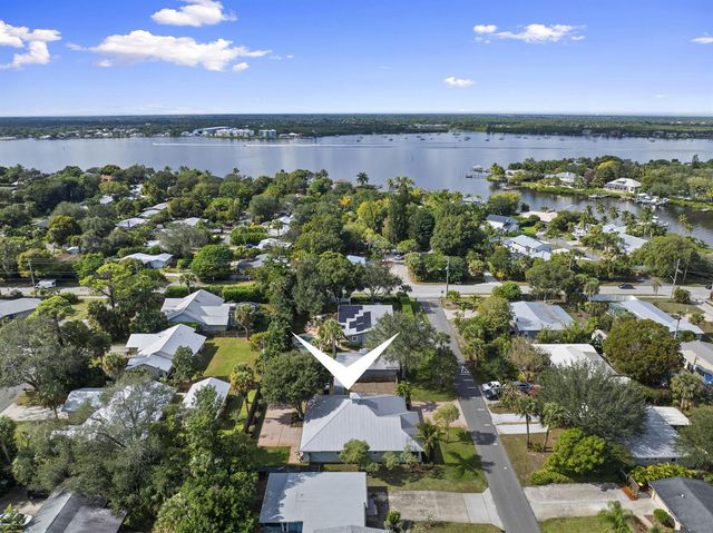 339 SW Winnachee Drive, Stuart, FL 34994