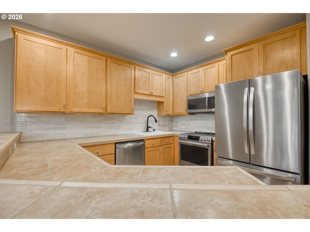 9530 Sw LODESTONE Dr, Beaverton, OR 97007