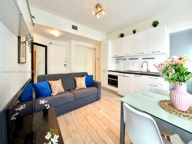 811 Jefferson Ave 204, Miami Beach, FL 33139