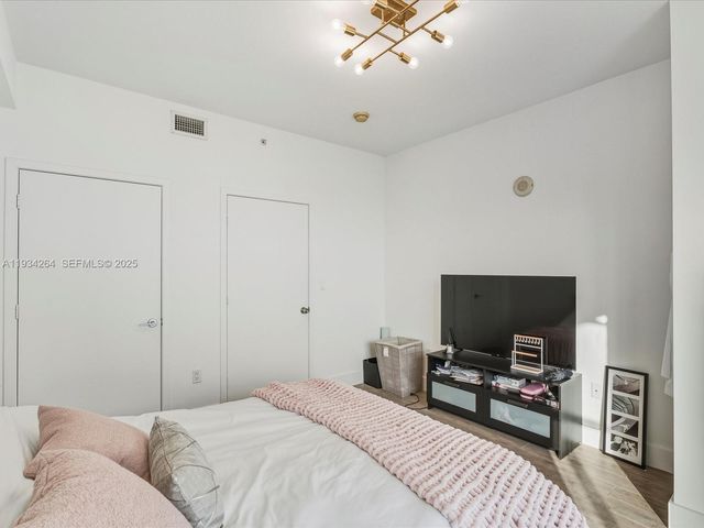 1111 SW 1st Av UPH4017-, Miami, FL 33130