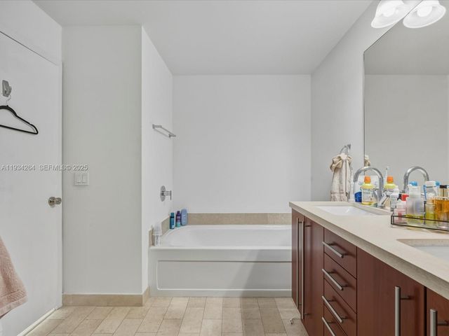 1111 SW 1st Av UPH4017-, Miami, FL 33130