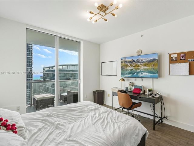 1111 SW 1st Av UPH4017-, Miami, FL 33130