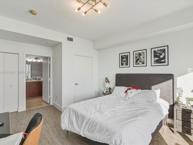 1111 SW 1st Av UPH4017-, Miami, FL 33130