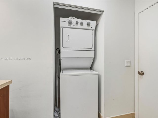 1111 SW 1st Av UPH4017-, Miami, FL 33130