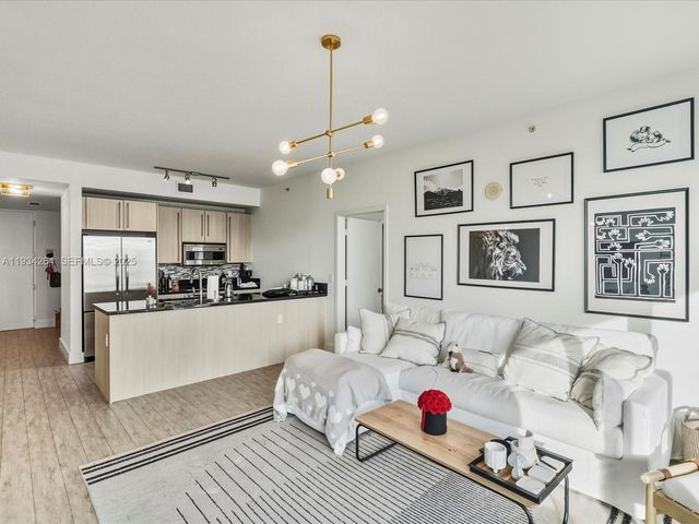 1111 SW 1st Av UPH4017-, Miami, FL 33130