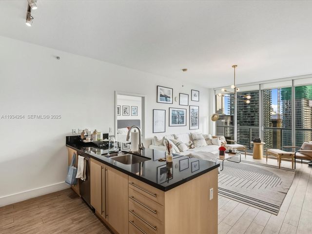 1111 SW 1st Av UPH4017-, Miami, FL 33130