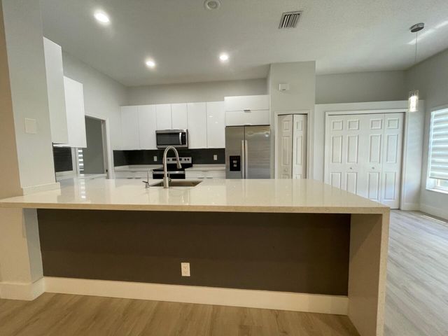 4293 LAUREL RIDGE Circle 4293, Weston, FL 33331