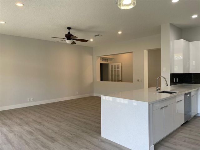 4293 LAUREL RIDGE Circle 4293, Weston, FL 33331