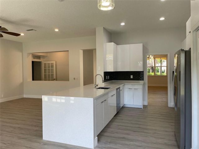 4293 LAUREL RIDGE Circle 4293, Weston, FL 33331