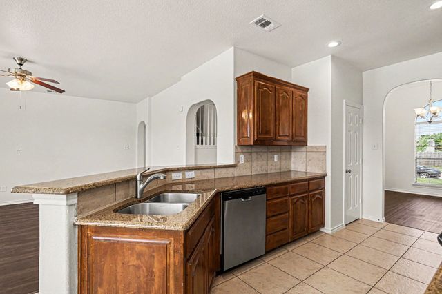 9712 Willow Branch Way, Fort Worth, TX 76036