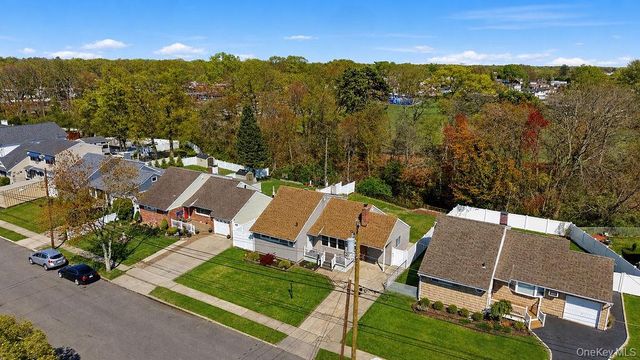 27 Jane Drive, North Babylon, NY 11703