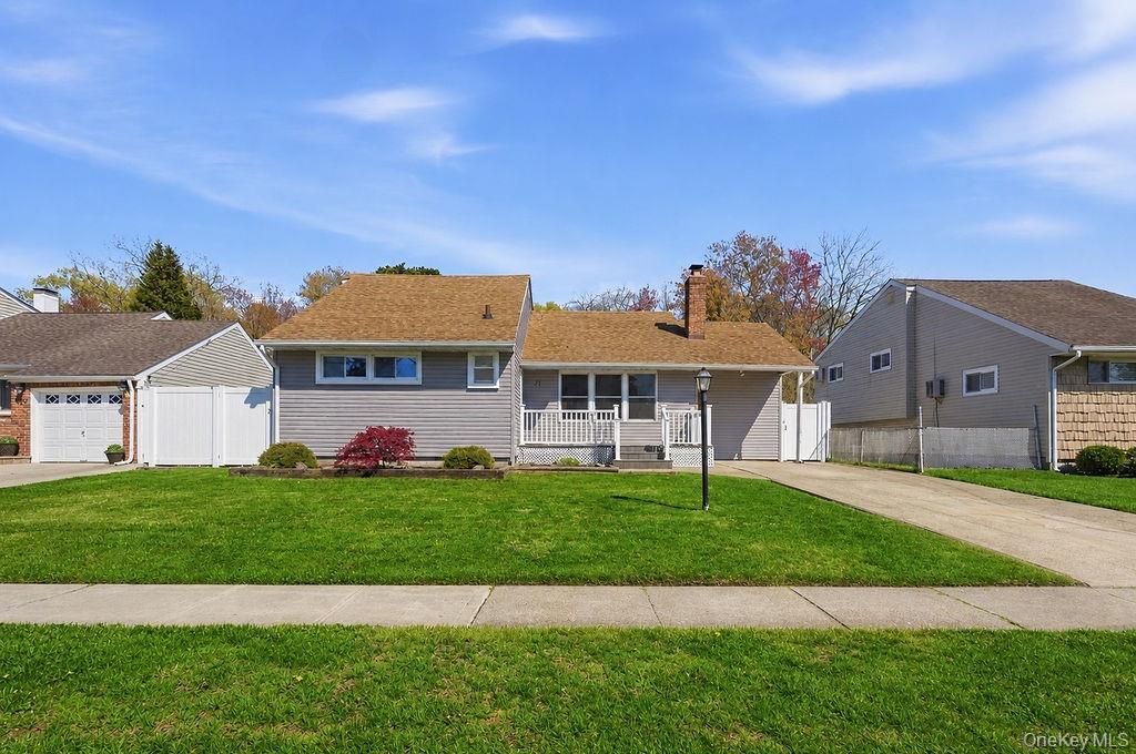 27 Jane Drive, North Babylon, NY 11703