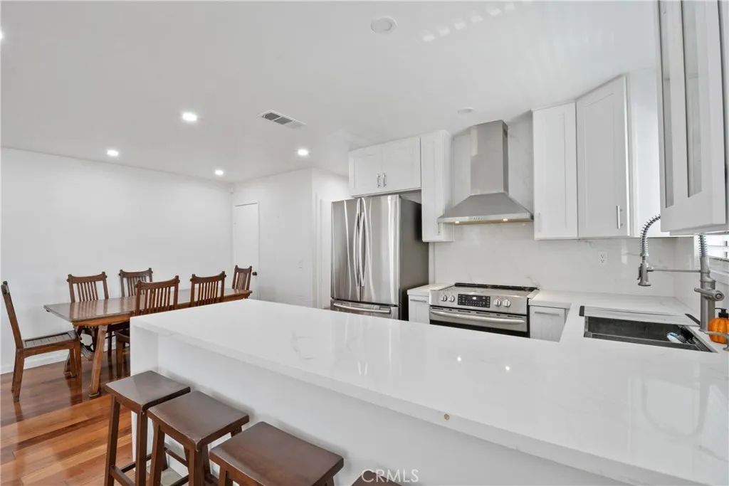 1190 W Calle Del Sol 4, Azusa, CA 91702