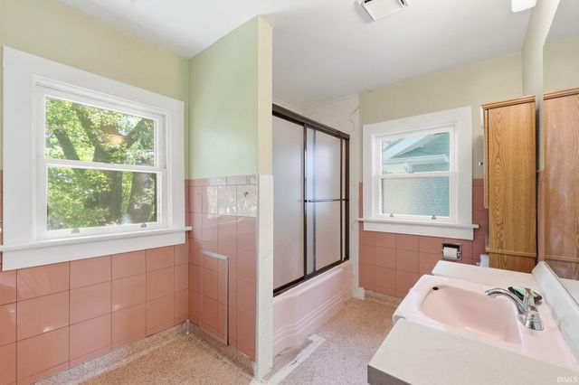 1137 W Oakdale Drive, Fort Wayne, IN 46807