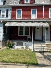 273 Lincoln St, Phillipsburg Town, NJ 08865