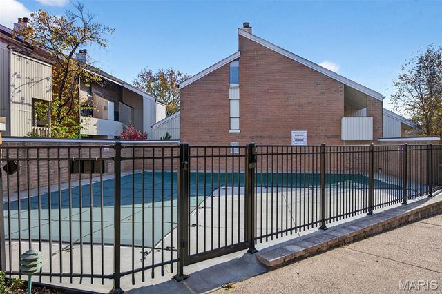 670 Coeur De Royale Drive C, Creve Coeur, MO 63141