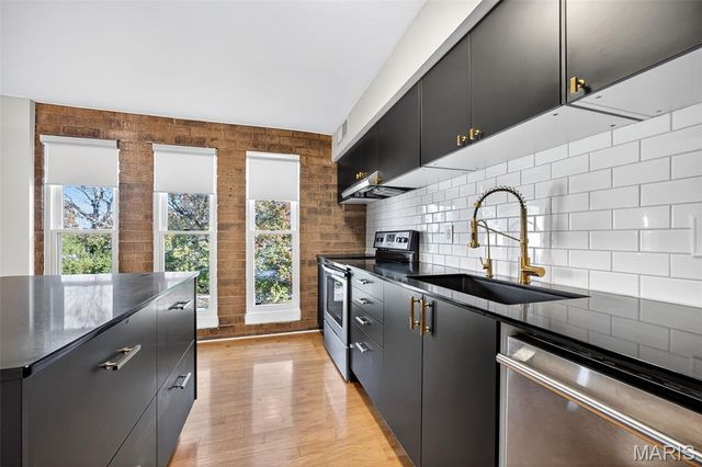 670 Coeur De Royale Drive C, Creve Coeur, MO 63141