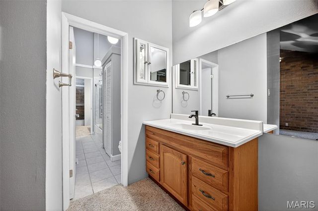 670 Coeur De Royale Drive C, Creve Coeur, MO 63141