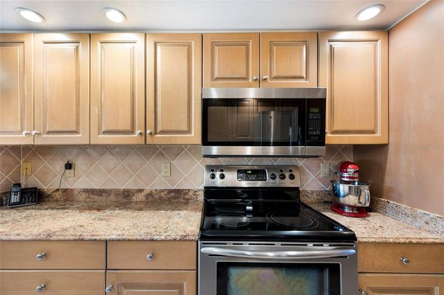 5590 GOLF POINTE DRIVE 5590, Sarasota, FL 34243