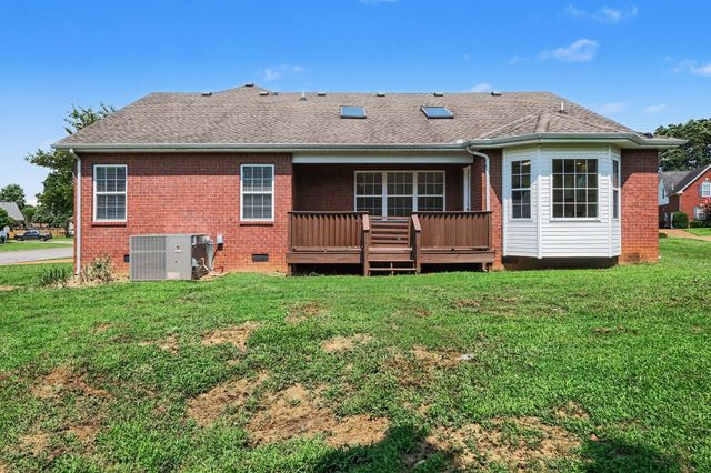 2904 Schoolside St, Murfreesboro, TN 37128