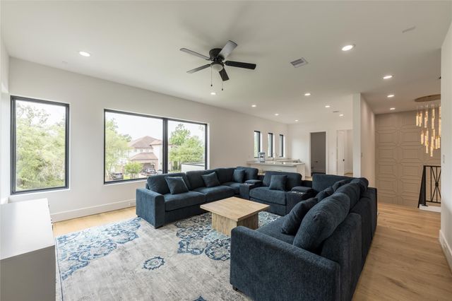 7006 Schiller Street, Houston, TX 77055