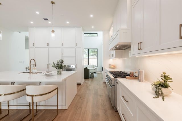 7006 Schiller Street, Houston, TX 77055