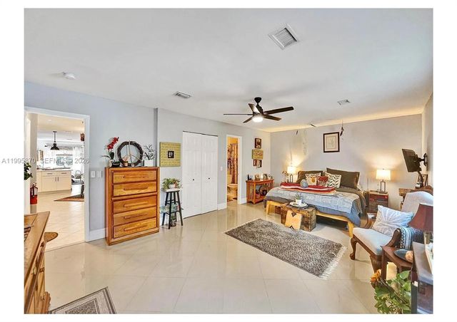381 NE 42nd St, Oakland Park, FL 33334