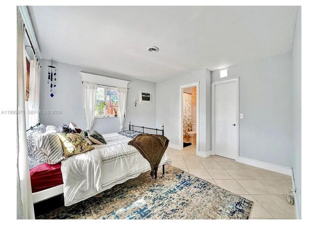 381 NE 42nd St, Oakland Park, FL 33334